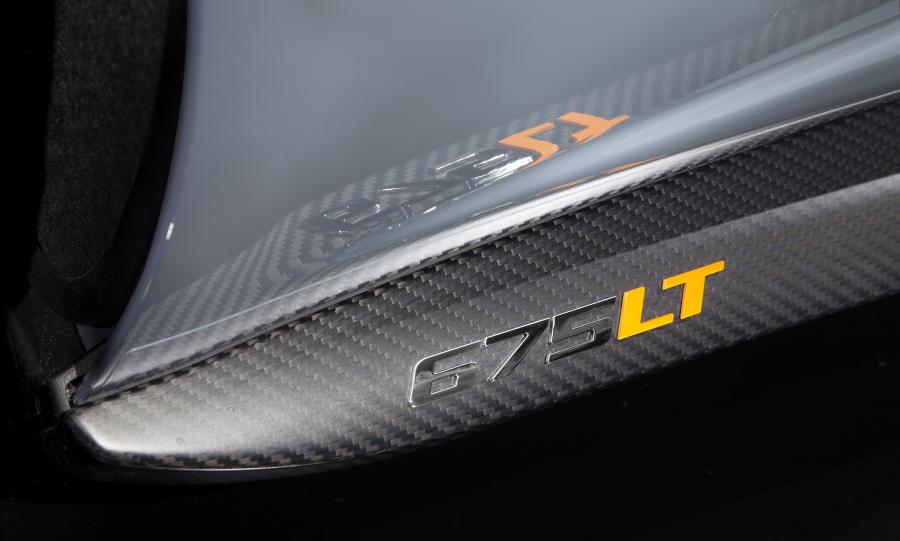 Логотип McLaren 675LT 2015 года  (UK) (фото 10 из 11)